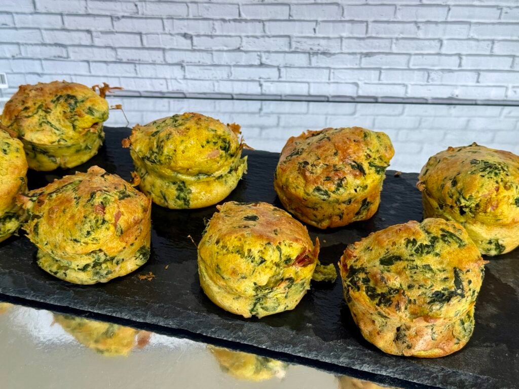muffins sales epinards skyr et parmesan