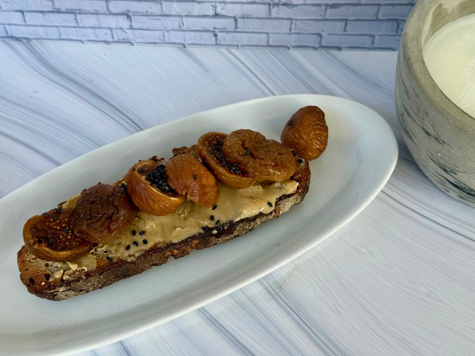 tartine sesame figue