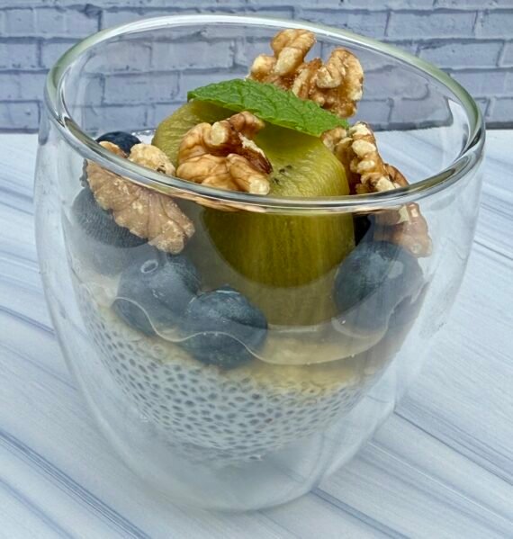 Pudding de chia au kiwi poché
