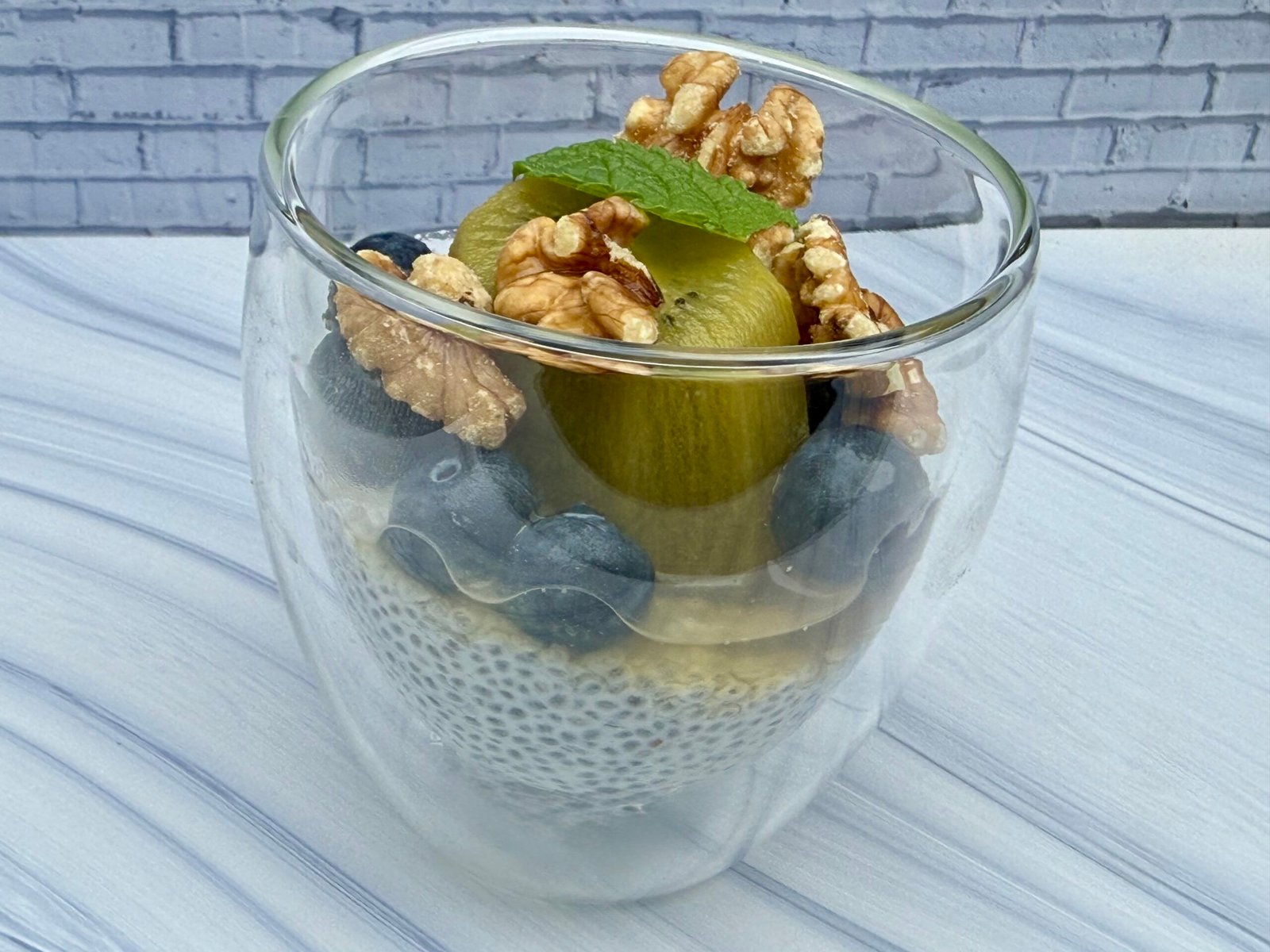 Pudding de chia au kiwi poché