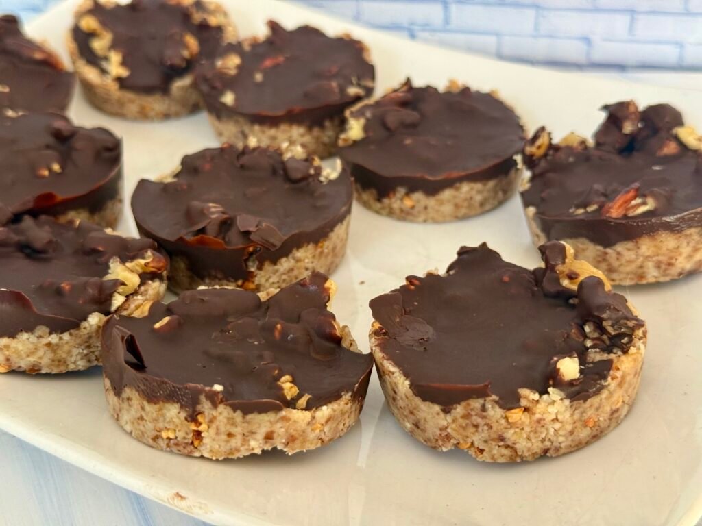 Tartelettes sans cuisson au chocolat et aux noix